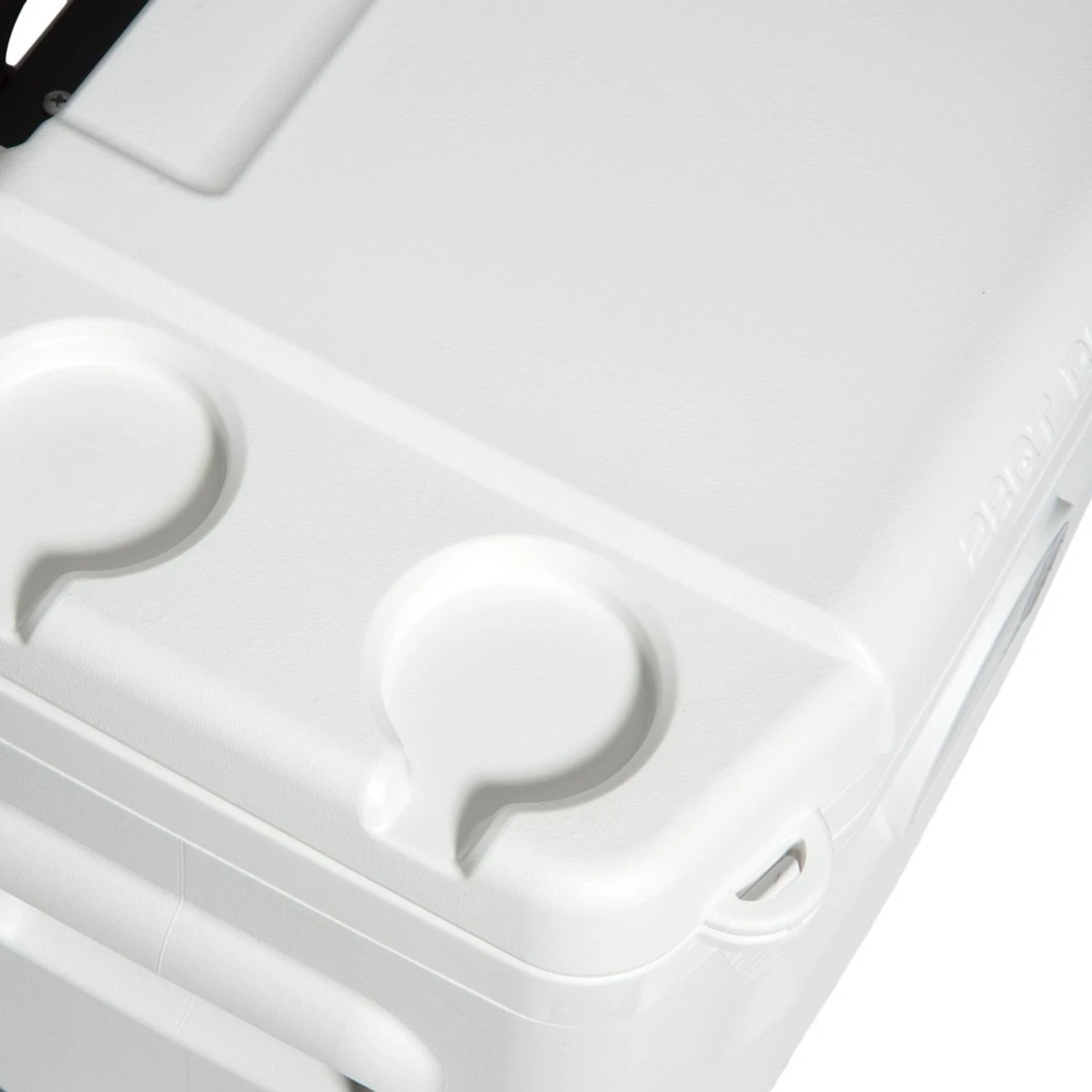 Igloo Marine Ultra Quantum 28 Quart Roller Cooler - Image 3